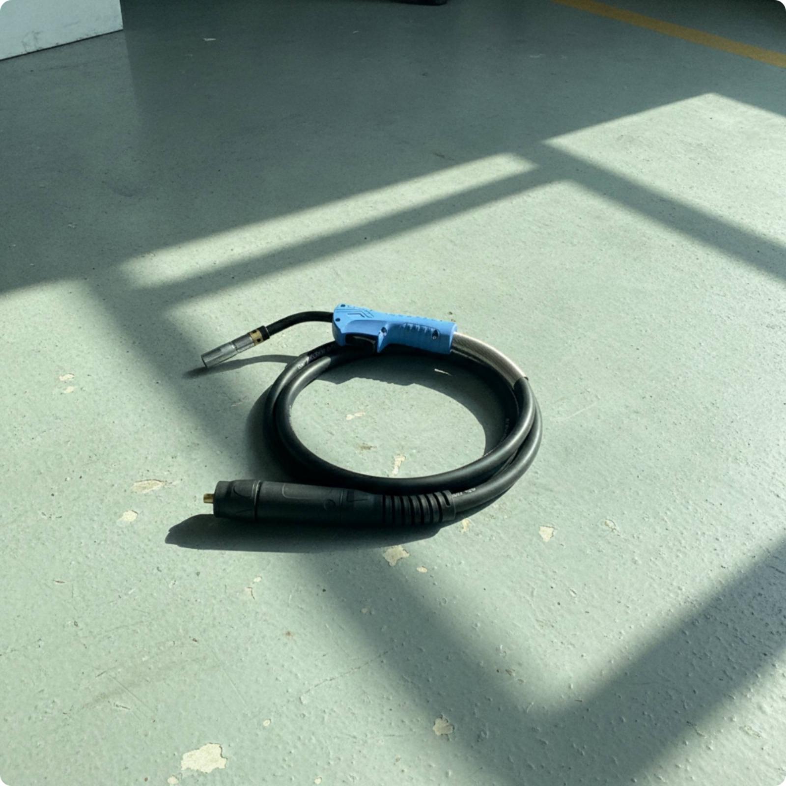 プレミアムMIG溶接トーチキット ブルーハンドル 高耐久ケー - Tools For Fabrication Workshop のレビューと価格